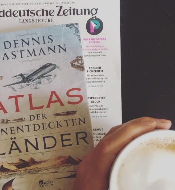 Zeitung und Kaffee