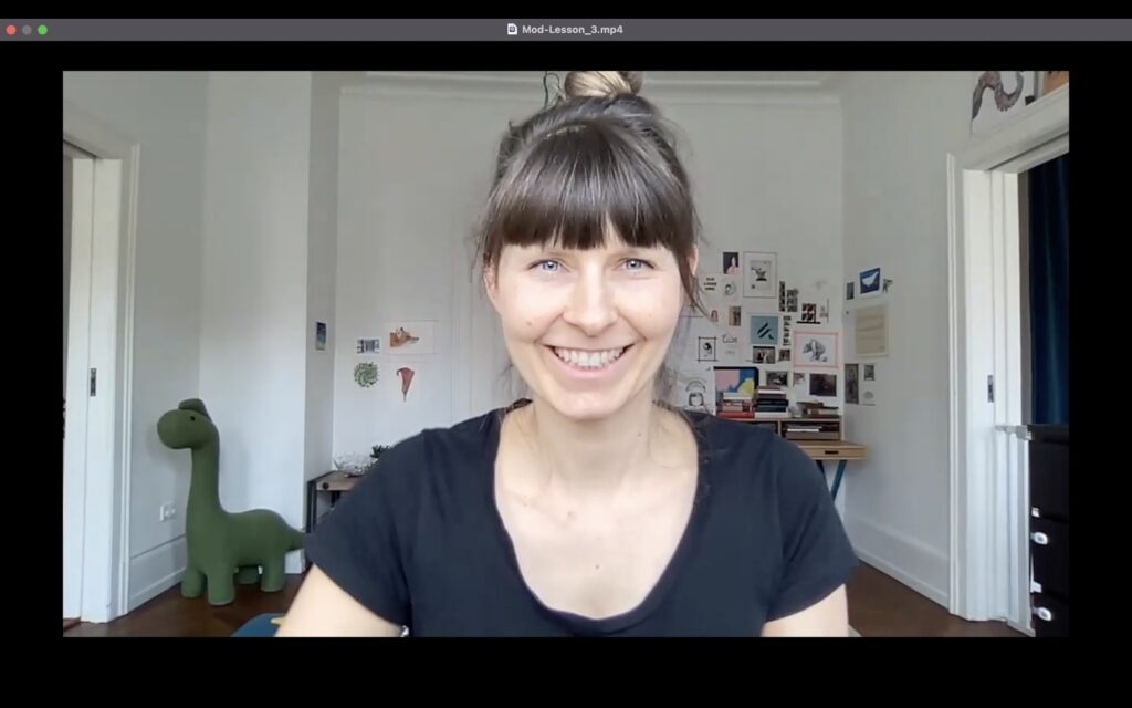 Shireen vor der Kamera bei einem ihrer Kreativ-Kurse